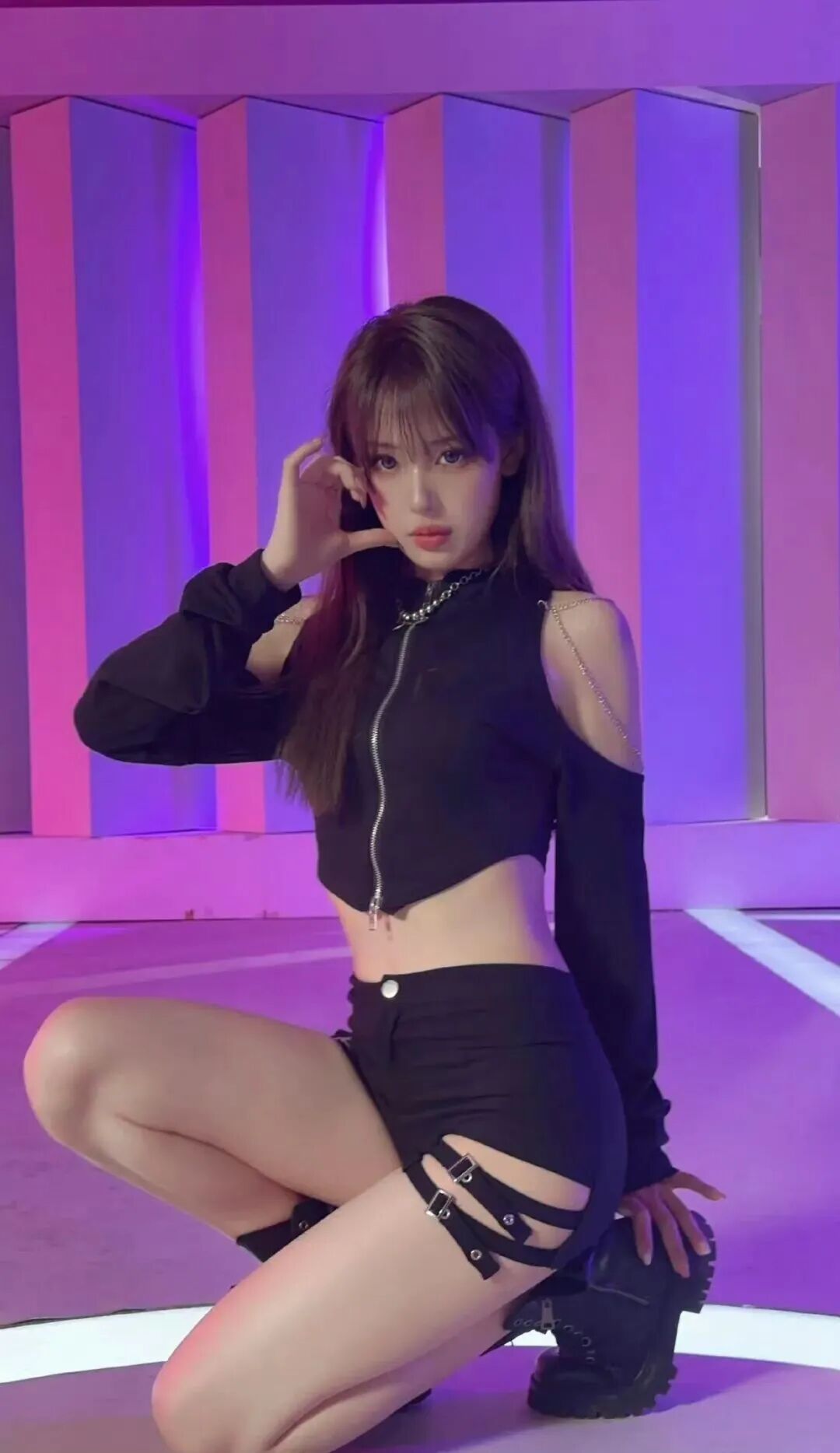 图片[3]-女解说因穿短裙被质疑媚男后，全身涂黑上场解说，导播切了近镜头，网友：男解说根本不敢对视，怕从场上笑到场下！-吃瓜网