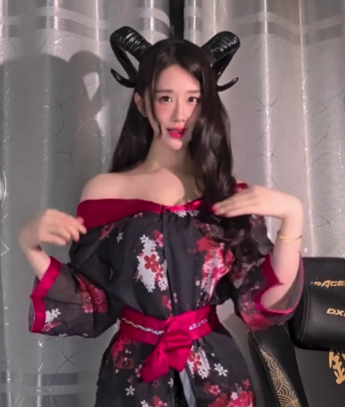 图片[8]-助眠一姐轩子巨2兔自曝停播时恋爱半年，由于对象不行导致分手，但没有发生实质性的关系引热议~-吃瓜网